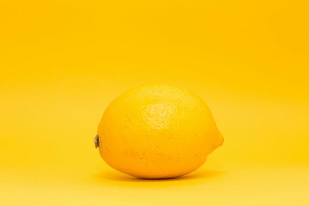 closeup photo of yellow lemon